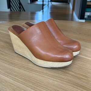 Rachel Comey Warren Wedge size 7 leather clogs. Color is whiskey. Wood base.